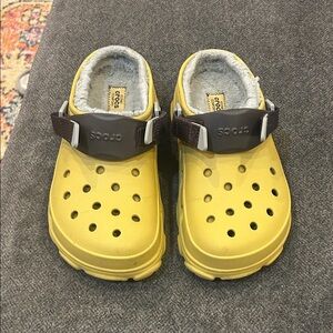 CROCS adults Yellow Fleece-Lined Slippers. W-9 M-7